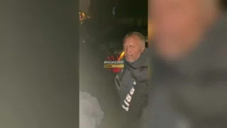 Стали известны подробности произошедшего с раненым омичом, который залез на крышу машины и звал на помощь