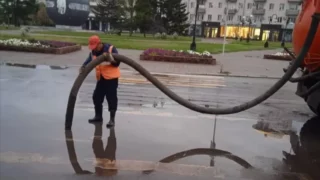 В Омске после дождя откачали более 400 кубометров воды