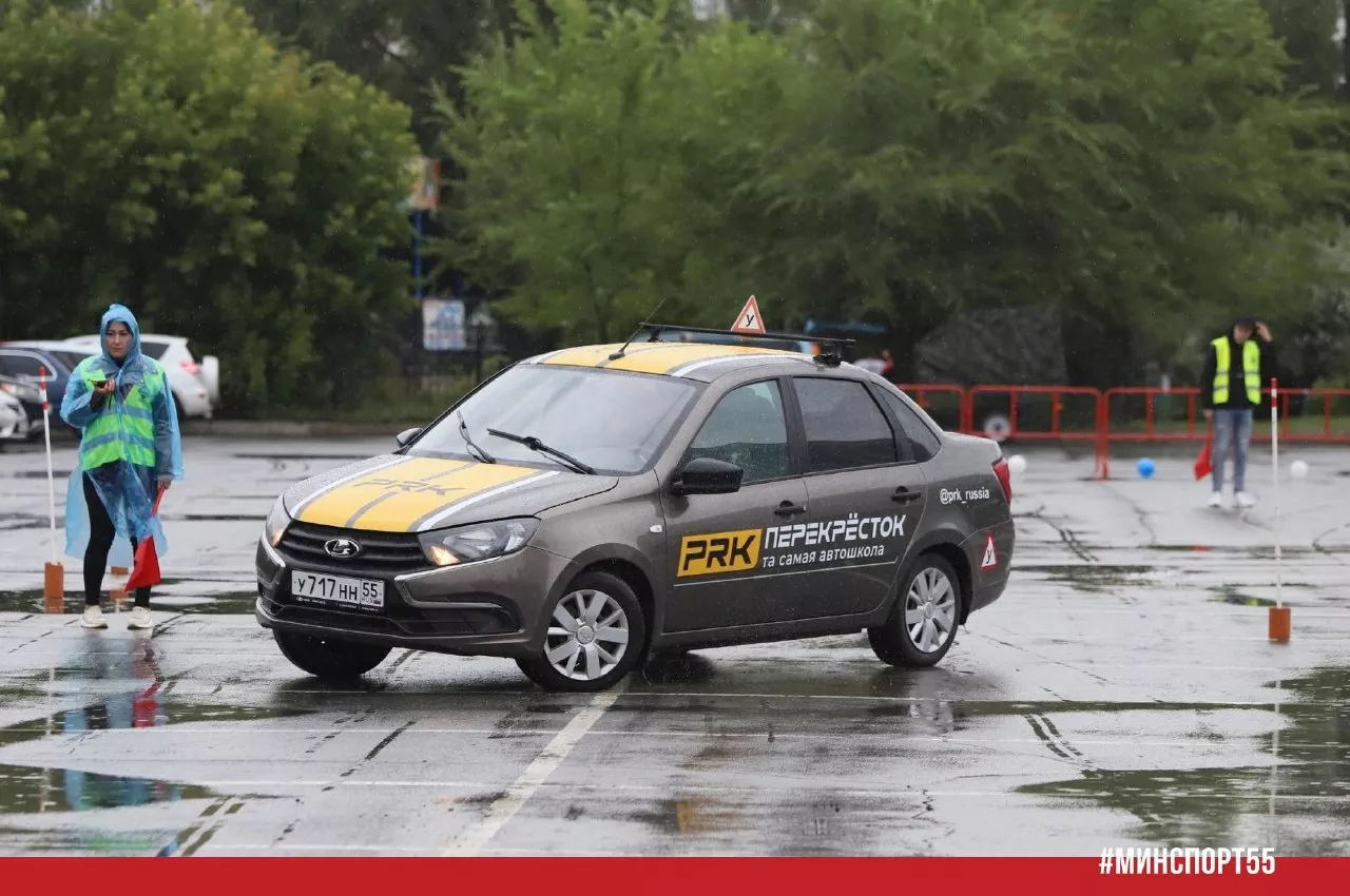Омские автоспортсмены отпраздновали 50-летие Всероссийского общества автомобилистов