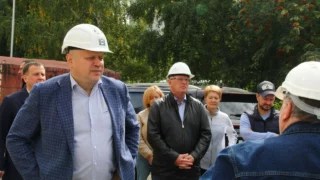 Сергей Шелест проверил готовность стройплощадки и капремонта школы на Левобережье