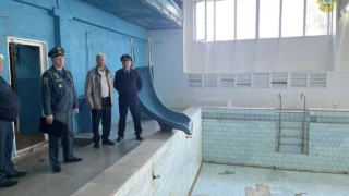 Ученики школы села Шипицино Омской области остались без уроков плавания