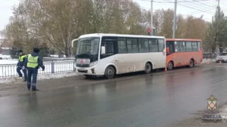 В Омске на проспекте Маркса столкнулись два пассажирских автобуса