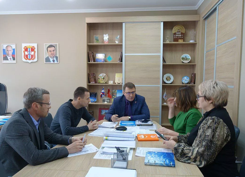Минобр Иван Кротт встретился с юристом Никитой Сорокиным, чтобы обсудить инцидент в доме детства