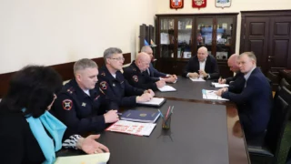 В мэрии состоялось расширенное заседание по поводу уборки снега и уменьшению снежной колейности