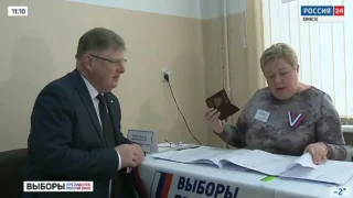 Председатель Омского Горсовета Владимир Корбут проголосовал на своем избирательном участке