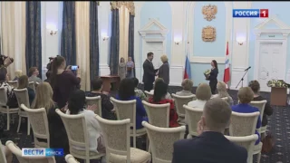В канун 8 марта глава региона вручил государственные награды лучшим женщинам Омской области