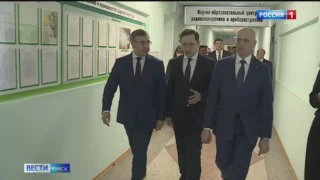 Валерий Фальков побывал в двух других омских вузах