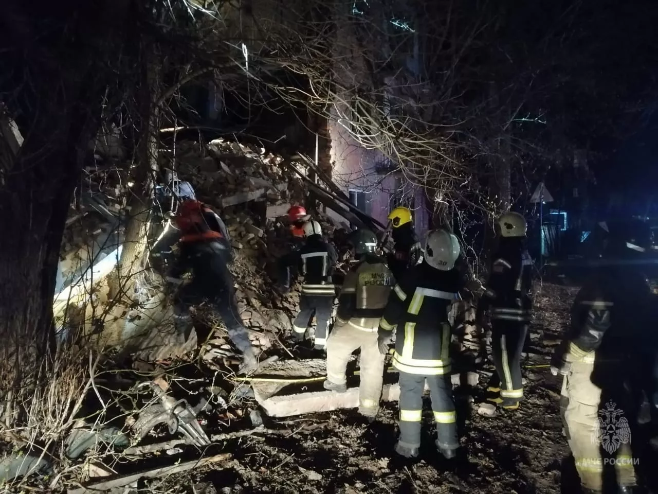 На место обрушения пролета в нежилом доме выехал мэр Омска Сергей Шелест