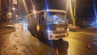 В Омске автобус с пассажирами сбил пешехода