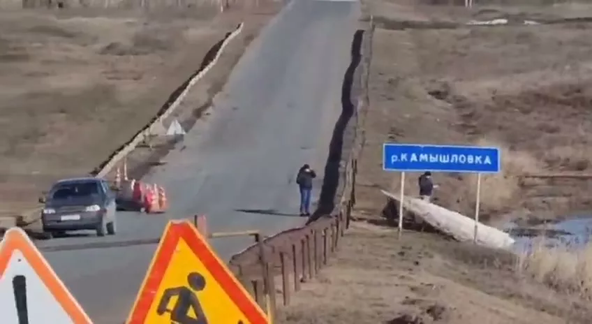 Уровень воды в реке Камышловке снизился, вода ушла