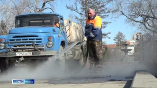 В Омске к майским праздникам начали приводить в порядок остановочные павильоны