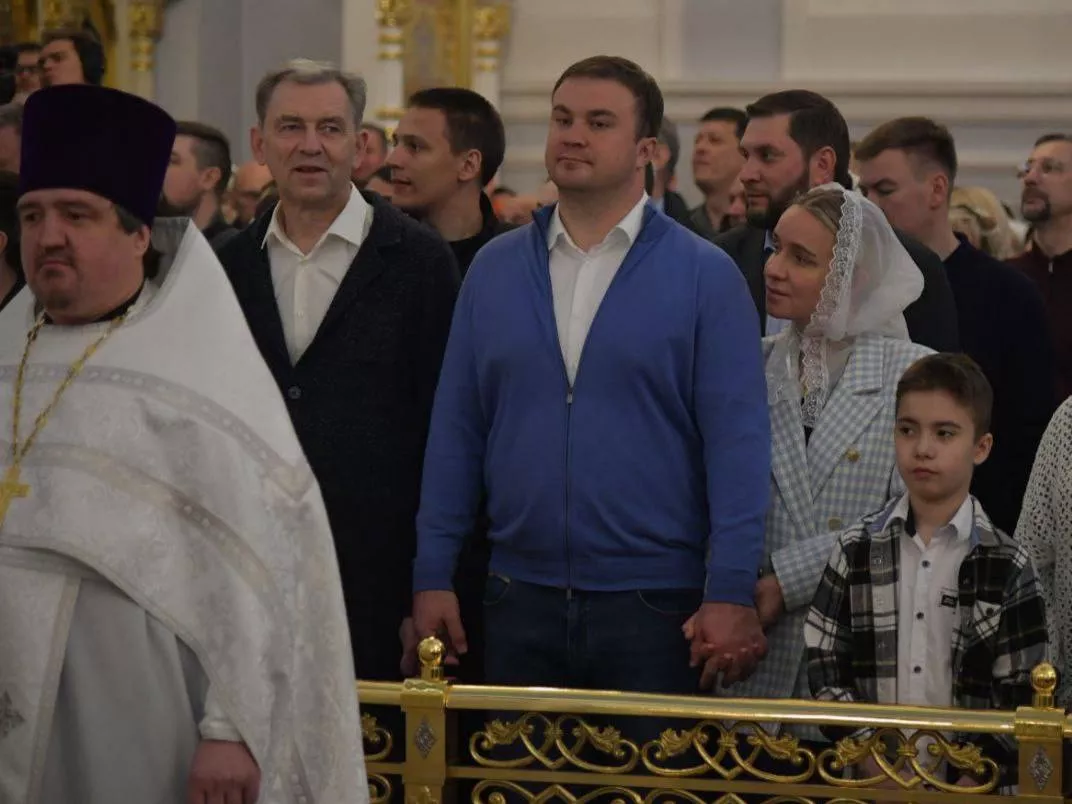 Виталий Хоценко посетил праздничную Пасхальную службу с супругой