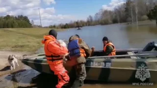 В Омской области МЧС России продолжает оказывать помощь жителям, пострадавшим от паводка