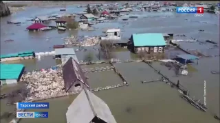 В деревню Большая Тебендя в усть-Ишимском районе помощь и продовольствие доставляют на лодках