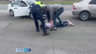 В Калачинском районе задержали мужчину, который перевозил крупную партию наркотиков