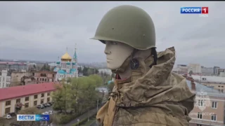 Пожарный Василий с омской каланчи теперь выглядит как настоящий солдат советской армии