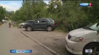 Более 2 тысяч случаев парковки на газонах выявили специалисты мэрии Омска с середины мая
