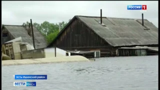 В Усть-Ишиме продолжают реанимировать дома, откуда вода уже ушла
