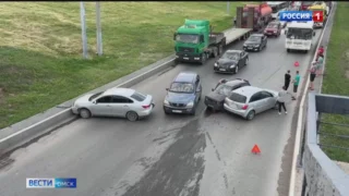 Движение в сторону Левого берега с улицы Заозёрной практически полностью парализовано