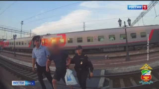 В Белове сняли с поезда дебошира из Омска
