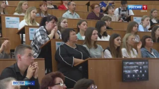 Первокурсникам омского педуниверситета вручили договоры на целевое обучение