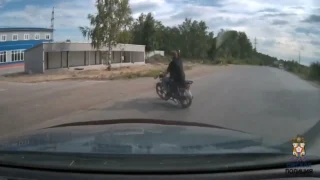 В Омской области пьяный подросток катался на мопеде без прав
