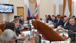 Виталий Хоценко сообщил, что Омская область продолжает оказывать помощь жителям Курской области