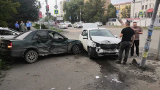 В Омске в центре города произошла авария