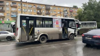 В Омске произошло ДТП с участием пассажирского автобуса