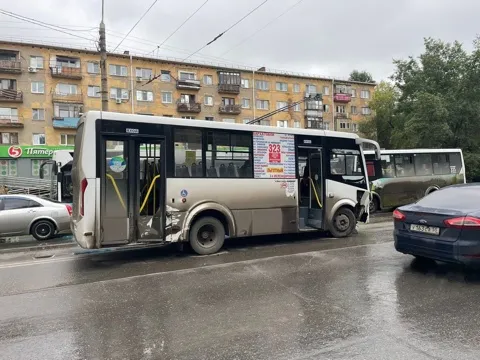 В Омске произошло ДТП с участием пассажирского автобуса