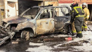 Автомобиль сгорел в омском гаражном кооперативе из-за неосторожности владельца