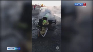Омич чуть не сгорел в своём автомобиле
