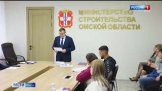 Омским сиротам вручили 15 сертификатов на покупку жилья