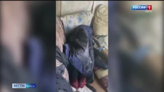 В Омске мужчина пытался спрятаться от приставов в ворохе одежды