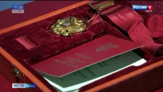 Владимир Путин наградил омичей госнаградами