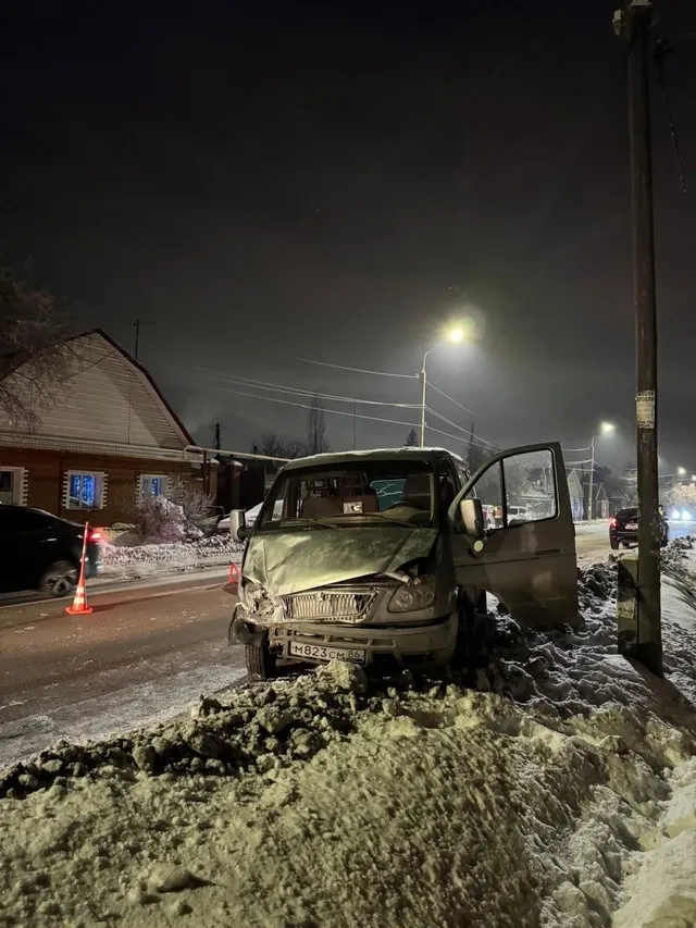 В Омске произошла авария в Ленинском округе: водитель погиб на месте