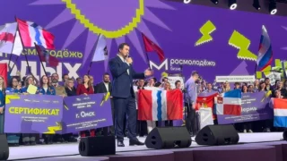 Губернатор Омской области Виталий Хоценко поздравил жителей Омска с победой в конкурсе «Молодежная столица России — 2025»