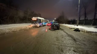 В Омске водитель погиб в результате столкновения с пассажирским автобусом