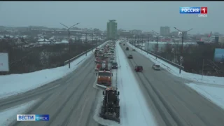 В Омске все силы брошены на уборку дорог от снега