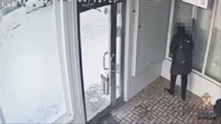 Ночная драма на остановке: омич стал жертвой кражи после встречи с незнакомкой