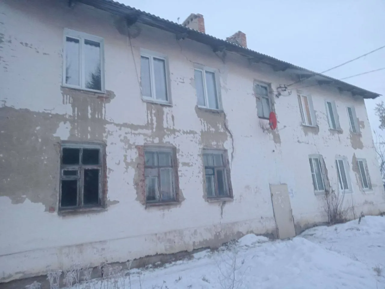 Прокуратура требует немедленного расселения омичей из аварийного дома