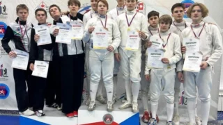 Омские фехтовальщики на шпагах стали лучшими на первенстве Сибири