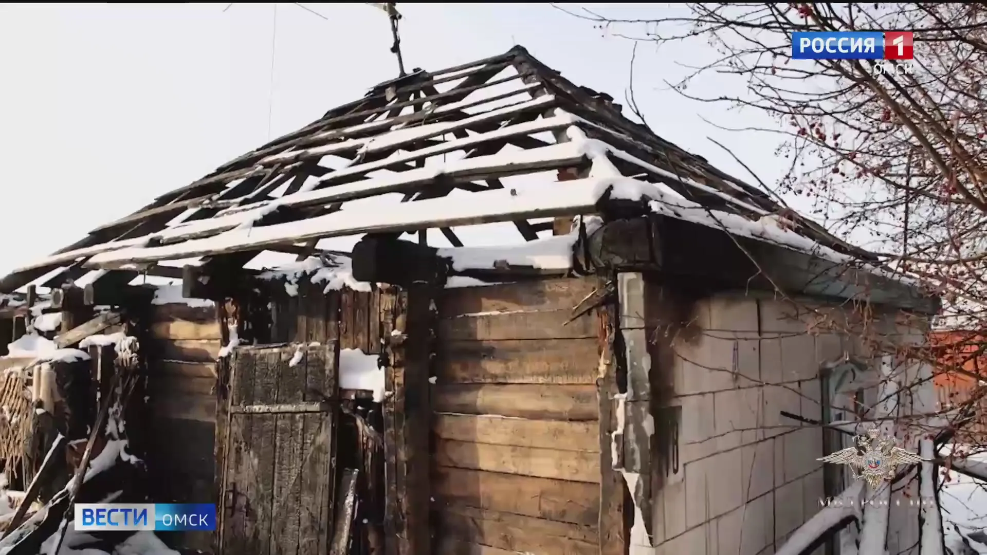 В Омске сотрудники ППС спасли пенсионера из горящего дома