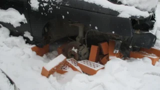 В Омске двое молодых людей похитили колеса с автомобиля: возбуждено уголовное дело