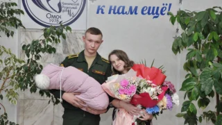 Студенческая семья из Омска получила 100 тысяч рублей за рождение ребенка