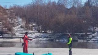 Спортсмены открыли сезон сапсерфинга на омских реках