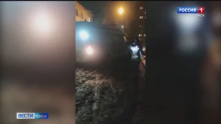 В Омске машина скорой помощи застряла на «поплывшей» дороге