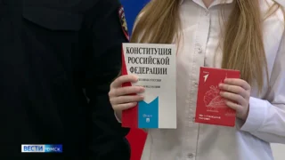 Омск со всей страной масштабно отметил 11-летие воссоединения Крыма и Севастополя с Россией