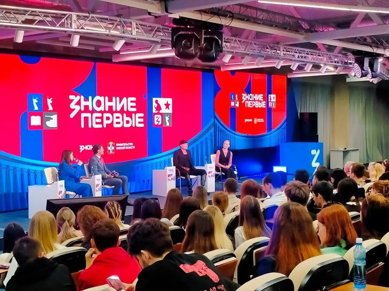 ️️Роман Костомаров и Оксана Домнина выступают перед молодежью в рамках просветительского марафона