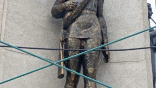 Омские скульптуры мемориала «Слава героям» обрели привычный облик